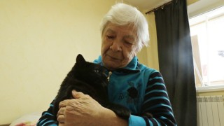 «Трудовая книжка сгорела вместе с домом». Как ищут жильё и добиваются пенсии пожилые беженцы